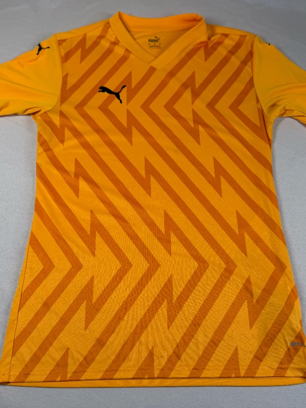 Puma Men's Athletic V-Neck Shirt Short Sleeve Size Medium - Yellow